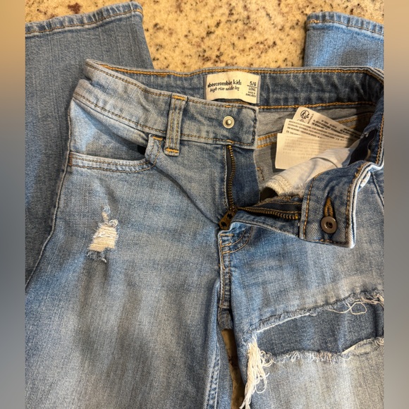 Abercrombie Kids High Rise Wide Leg Distressed Jeans - 5/6 LONG - Picture 3 of 4